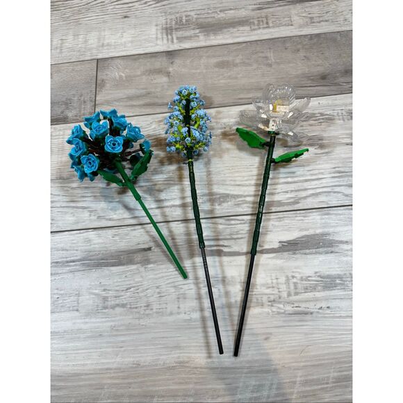 Blue and clear flower bouquet building blocks - Picture 1 of 9